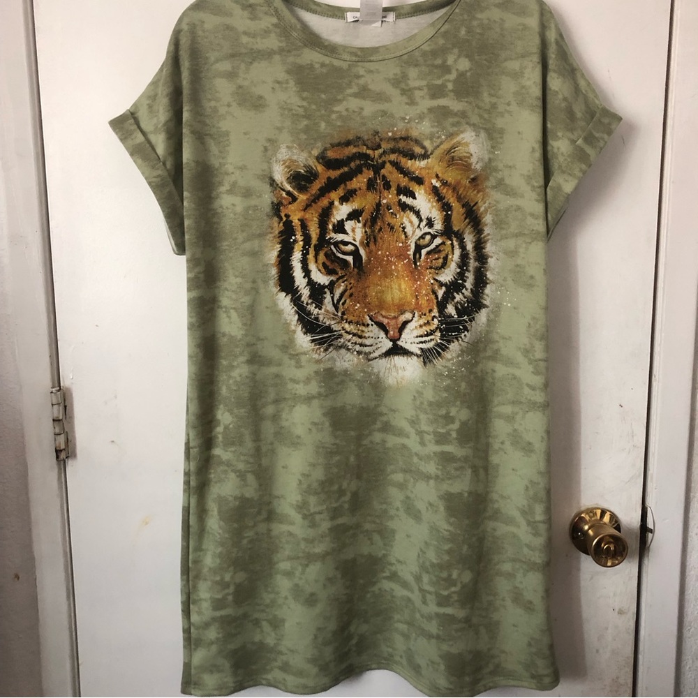 T-shirt dress Caution to the wind